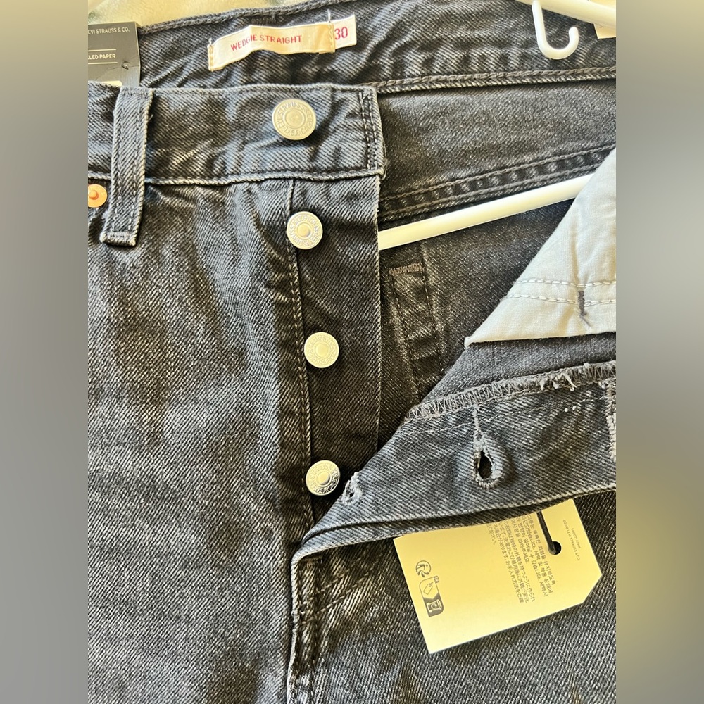 Levi's Women's Black Wedgie Straight Leg Jeans size 30x28 - Picture 6 of 6